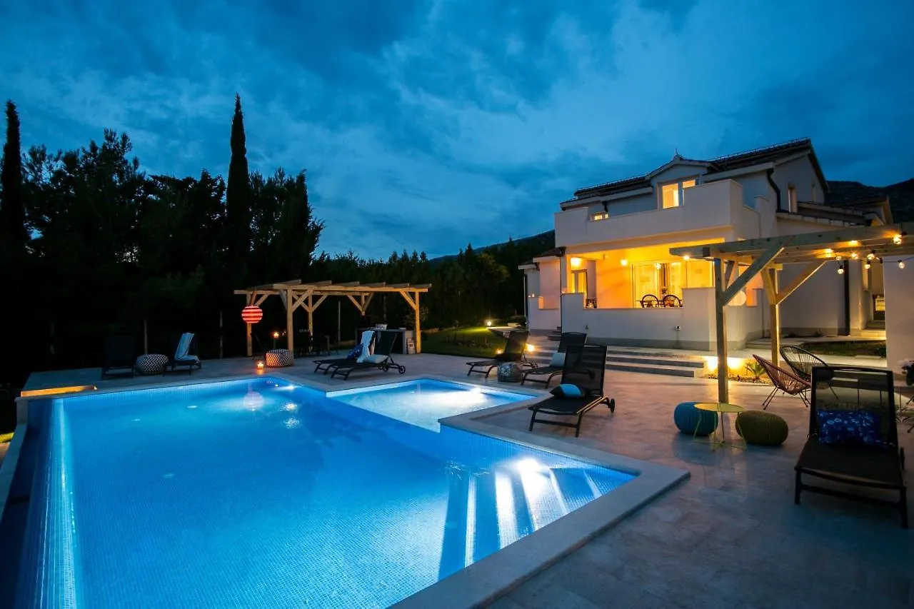 Luxury Villa With A Swimming Pool Plano, Trogir - 20902 Kaštel Štafilić Kroatien