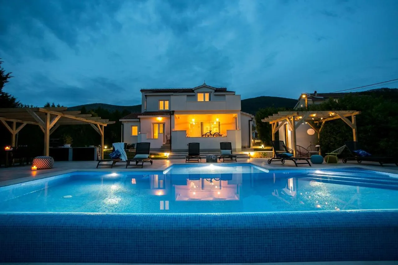 Luxury Villa With A Swimming Pool Plano, Trogir - 20902 Kastel Stafilic