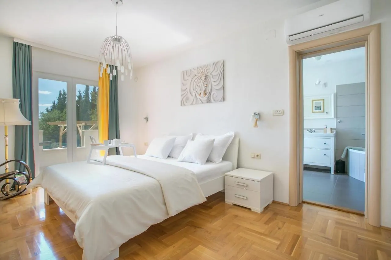 Luxury Villa With A Swimming Pool Plano, Trogir - 20902 Kastel Stafilic